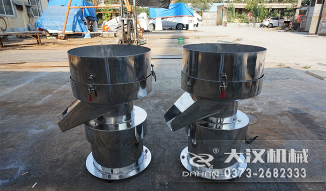 不銹鋼涂料振動篩是一種比較受用戶歡迎的產(chǎn)品之一，主要優(yōu)勢耐酸堿，不生銹，使用壽命長。