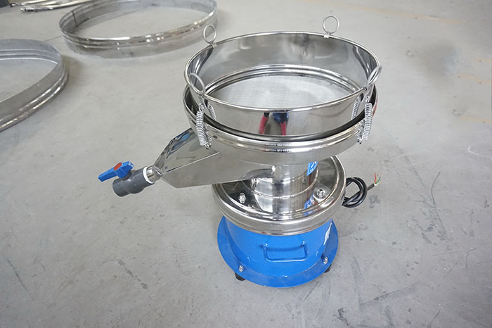 450過濾篩出料口處加裝閥門裝置，便于控制物料的出料量。